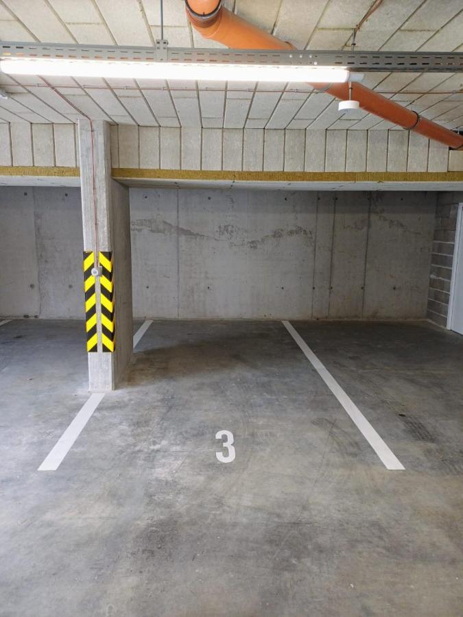 New Apartment 5 Minutes By Walk From The Airport With Free Garage Parking Pressburg Exterior foto